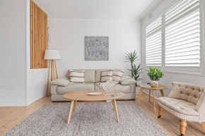 Coastal Corner - Contemporary Chic by the Beach, Sydney